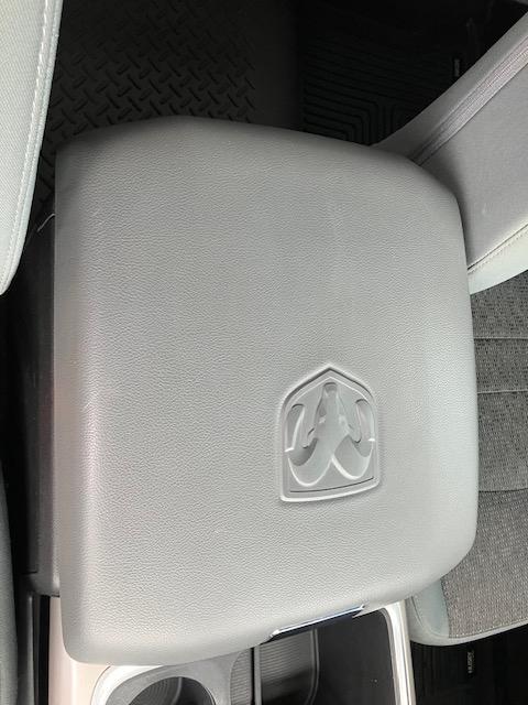 RAM 1500 SLT Crew Cab SWB 4WD 2017
