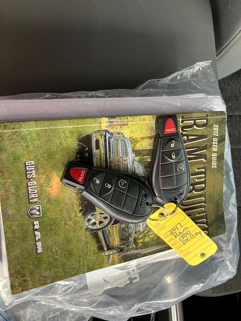 RAM 1500 SLT Crew Cab SWB 4WD 2017