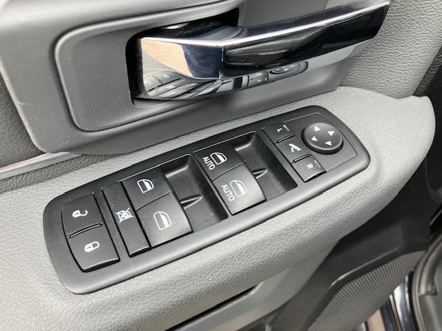 RAM 1500 SLT Crew Cab SWB 4WD 2017