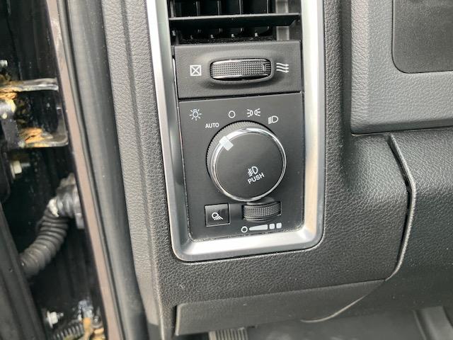 RAM 1500 SLT Crew Cab SWB 4WD 2017