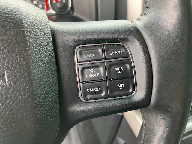 RAM 1500 SLT Crew Cab SWB 4WD 2017