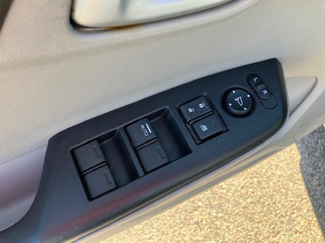 Honda Civic LX Sedan 5-Speed AT 2012