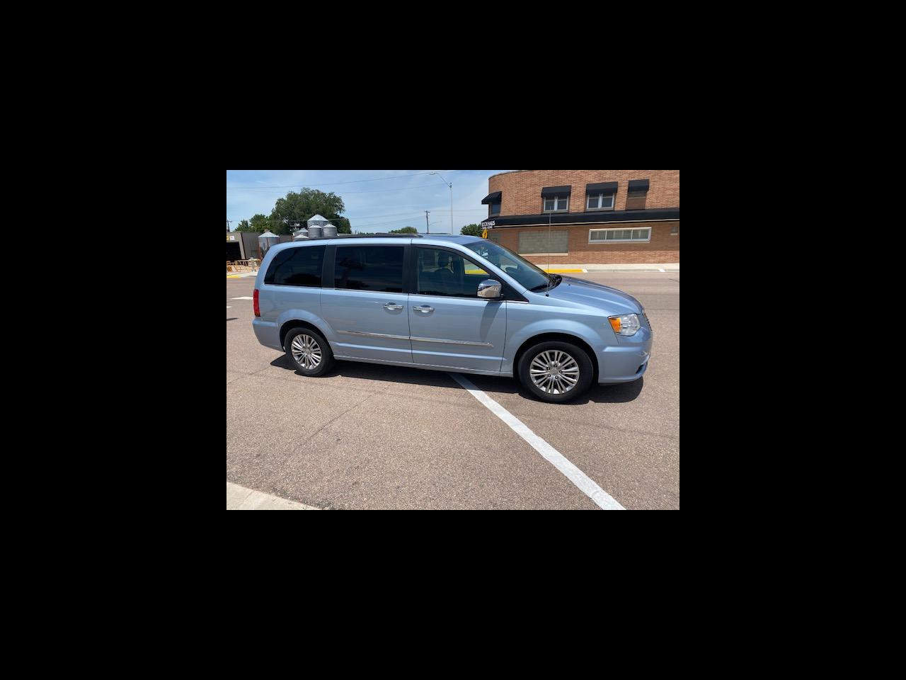 2016 Chrysler Town & Country Touring-L