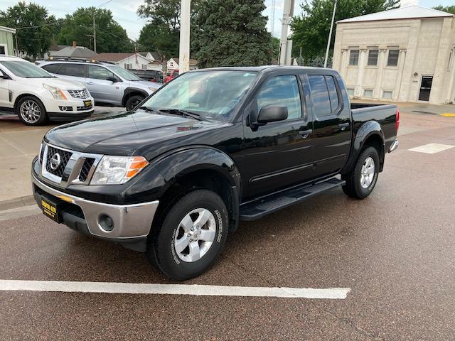 Nissan Frontier LE Crew Cab 4WD 2010