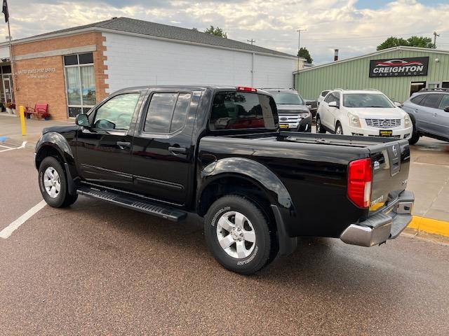 Nissan Frontier LE Crew Cab 4WD 2010