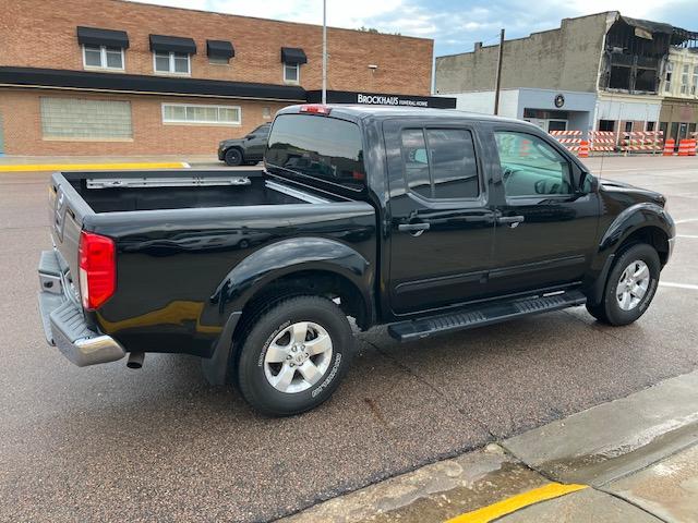 Nissan Frontier LE Crew Cab 4WD 2010
