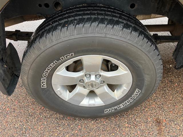 Nissan Frontier LE Crew Cab 4WD 2010