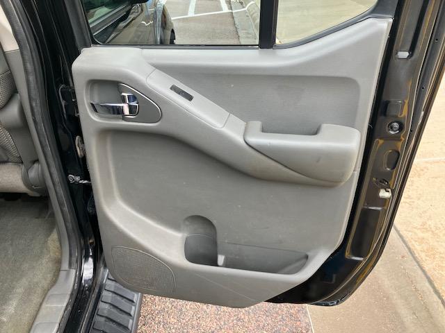Nissan Frontier LE Crew Cab 4WD 2010
