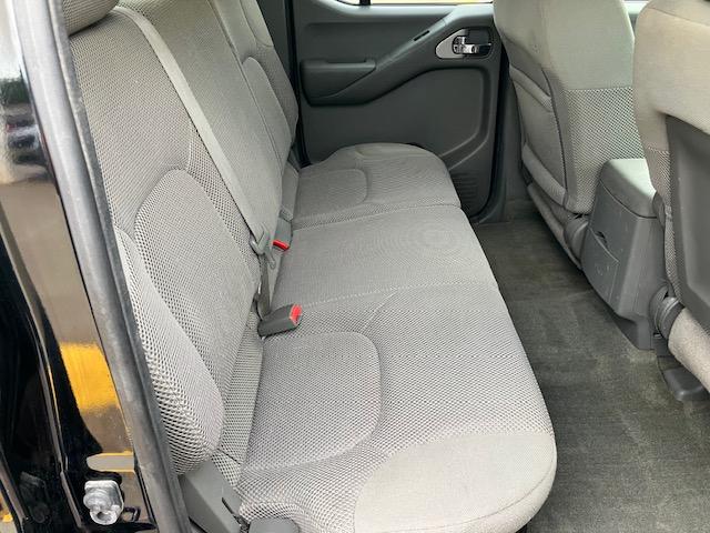 Nissan Frontier LE Crew Cab 4WD 2010