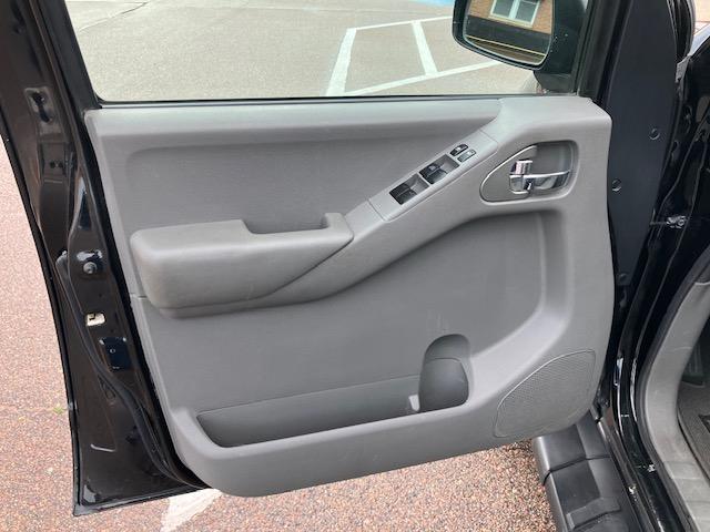 Nissan Frontier LE Crew Cab 4WD 2010