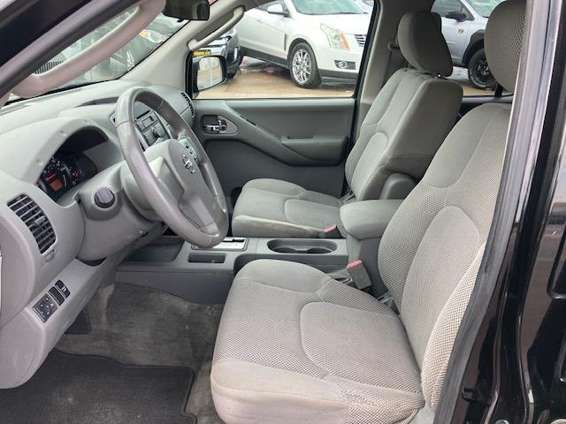 Nissan Frontier LE Crew Cab 4WD 2010