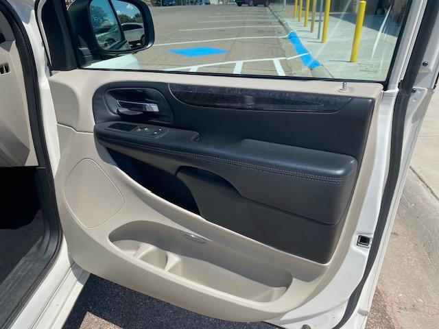 Dodge Grand Caravan SXT 2012