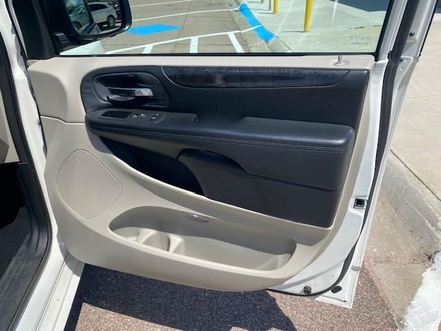 Dodge Grand Caravan SXT 2012