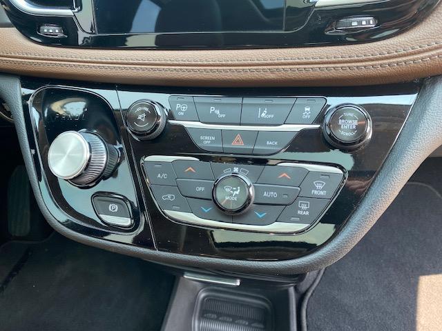 Chrysler Pacifica Limited 2017
