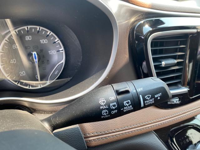 Chrysler Pacifica Limited 2017