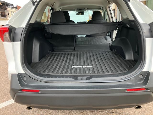 Toyota RAV4 LE AWD 2021