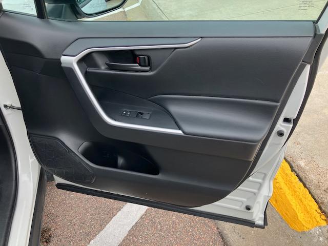 Toyota RAV4 LE AWD 2021