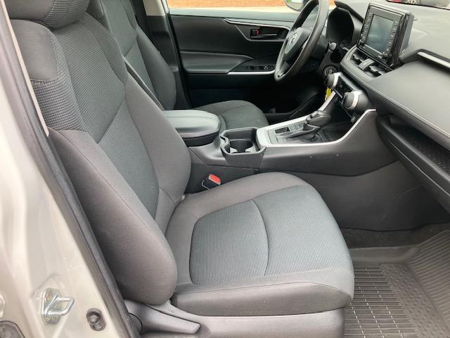 Toyota RAV4 LE AWD 2021