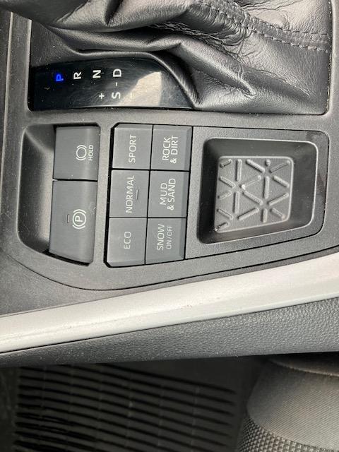 Toyota RAV4 LE AWD 2021