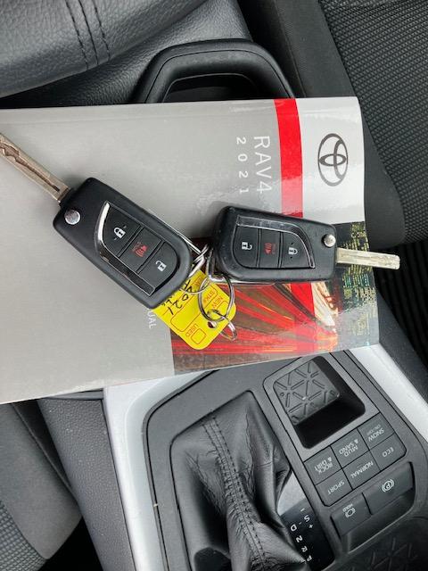 Toyota RAV4 LE AWD 2021