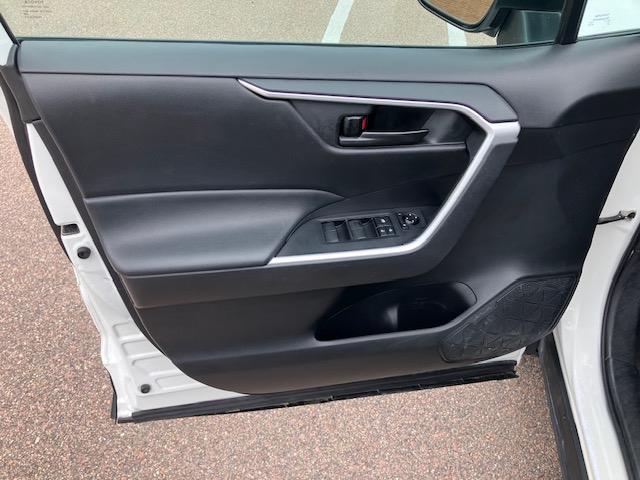 Toyota RAV4 LE AWD 2021