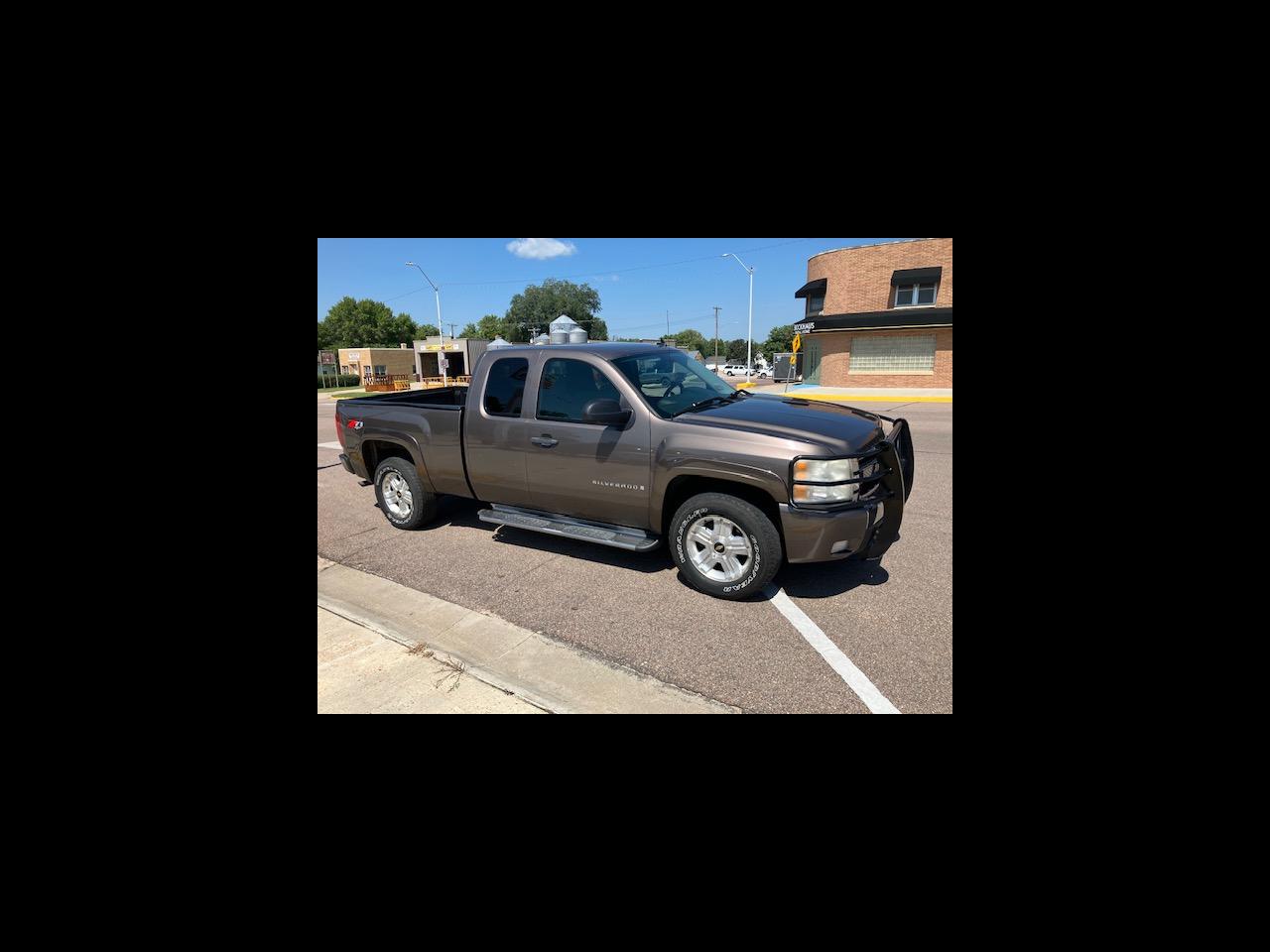 Chevrolet Silverado 1500 Work Truck Ext. Cab Std. Box 4WD 2008