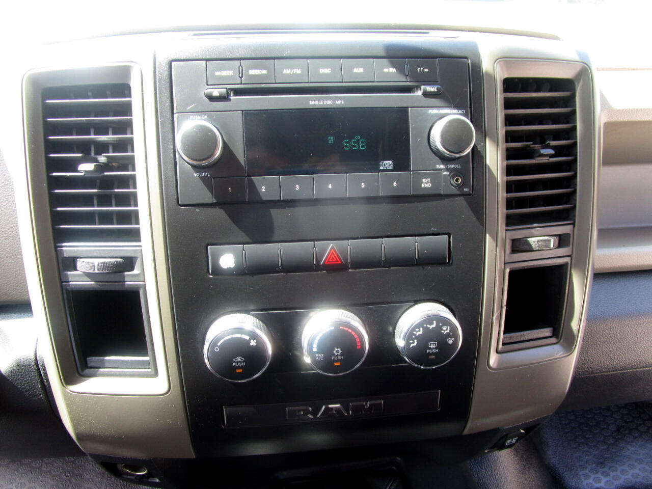 RAM 3500 Laramie Crew Cab LWB 2WD DRW 2010 RAM 3500 Laramie Crew Cab LWB 2WD DRW 2010