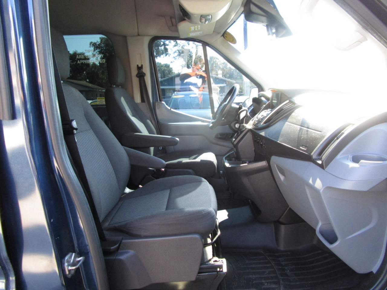 Ford Transit 350 Wagon Med. Roof XL w/Sliding Pass. 148-in. WB 2017 Ford Transit 350 Wagon Med. Roof XL w/Sliding Pass. 148-in. WB 2017