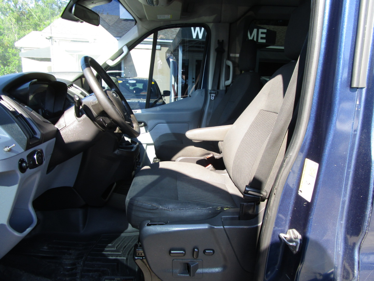 Ford Transit 350 Wagon Med. Roof XL w/Sliding Pass. 148-in. WB 2017 Ford Transit 350 Wagon Med. Roof XL w/Sliding Pass. 148-in. WB 2017