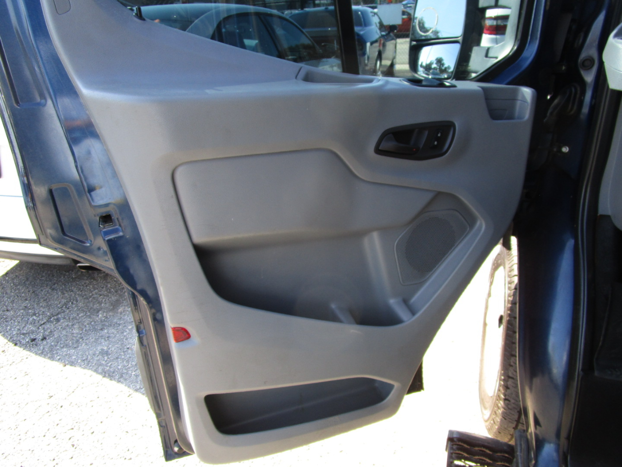 Ford Transit 350 Wagon Med. Roof XL w/Sliding Pass. 148-in. WB 2017 Ford Transit 350 Wagon Med. Roof XL w/Sliding Pass. 148-in. WB 2017