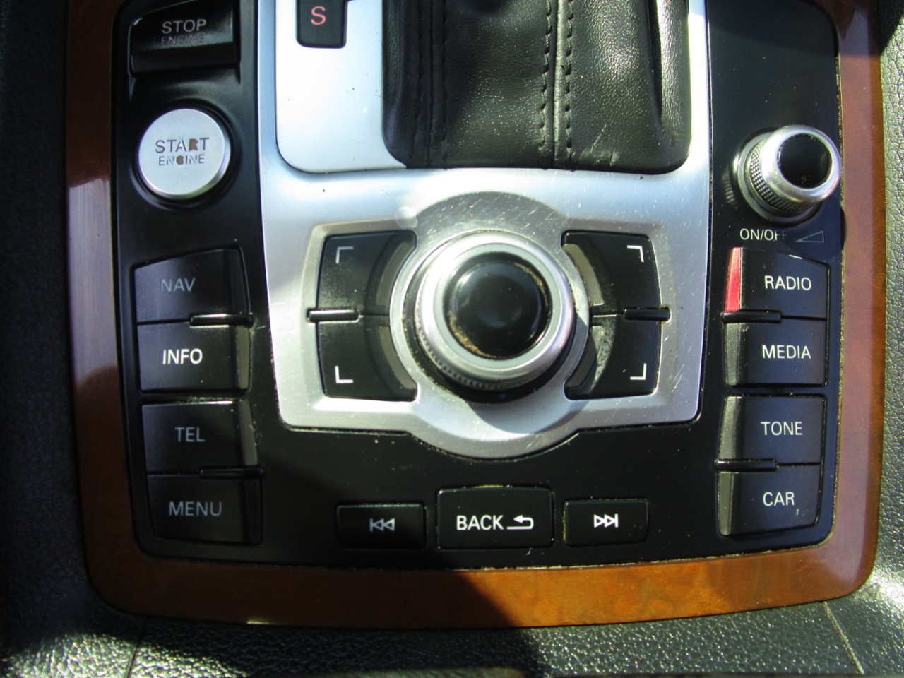 Audi Q7 3.0T Premium Plus quattro 2015 Audi Q7 3.0T Premium Plus quattro 2015