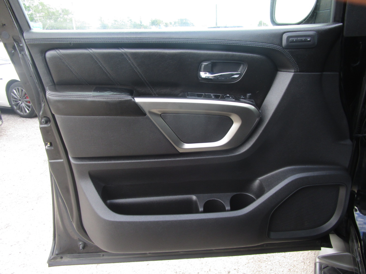 Nissan Armada SL 4WD 2015