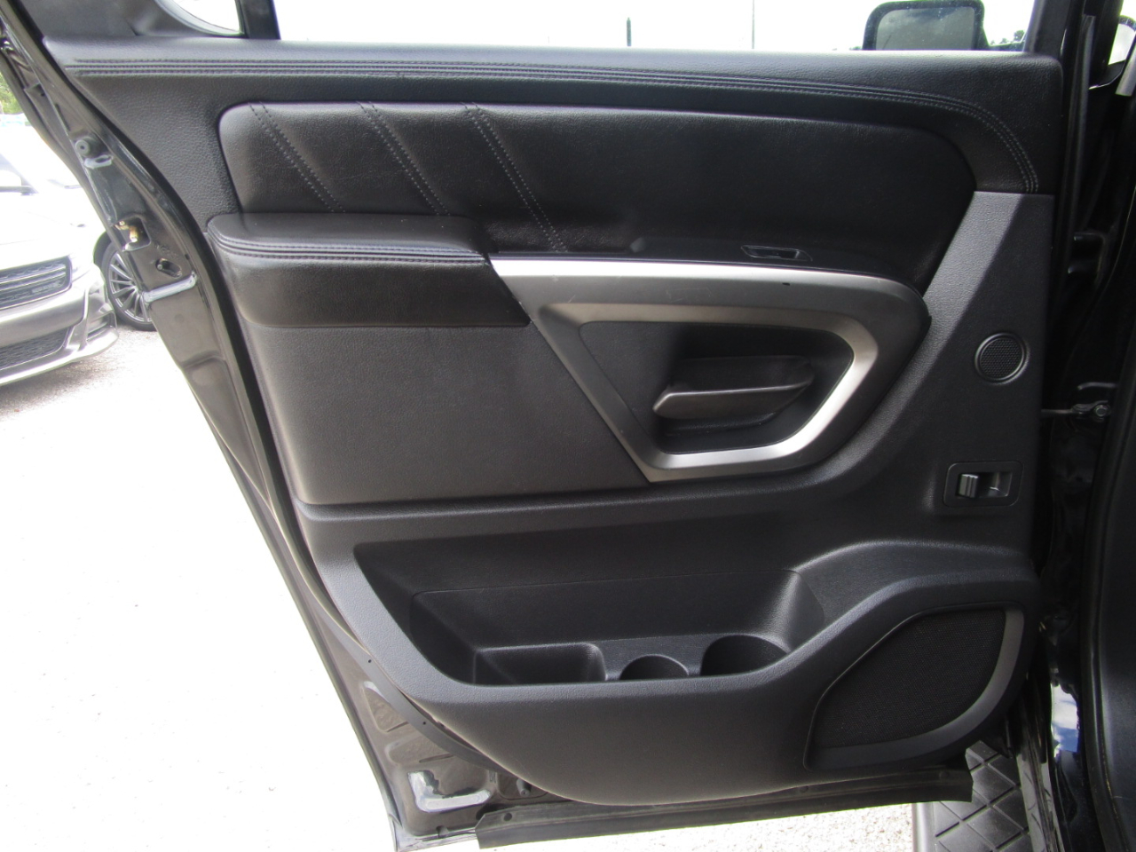 Nissan Armada SL 4WD 2015