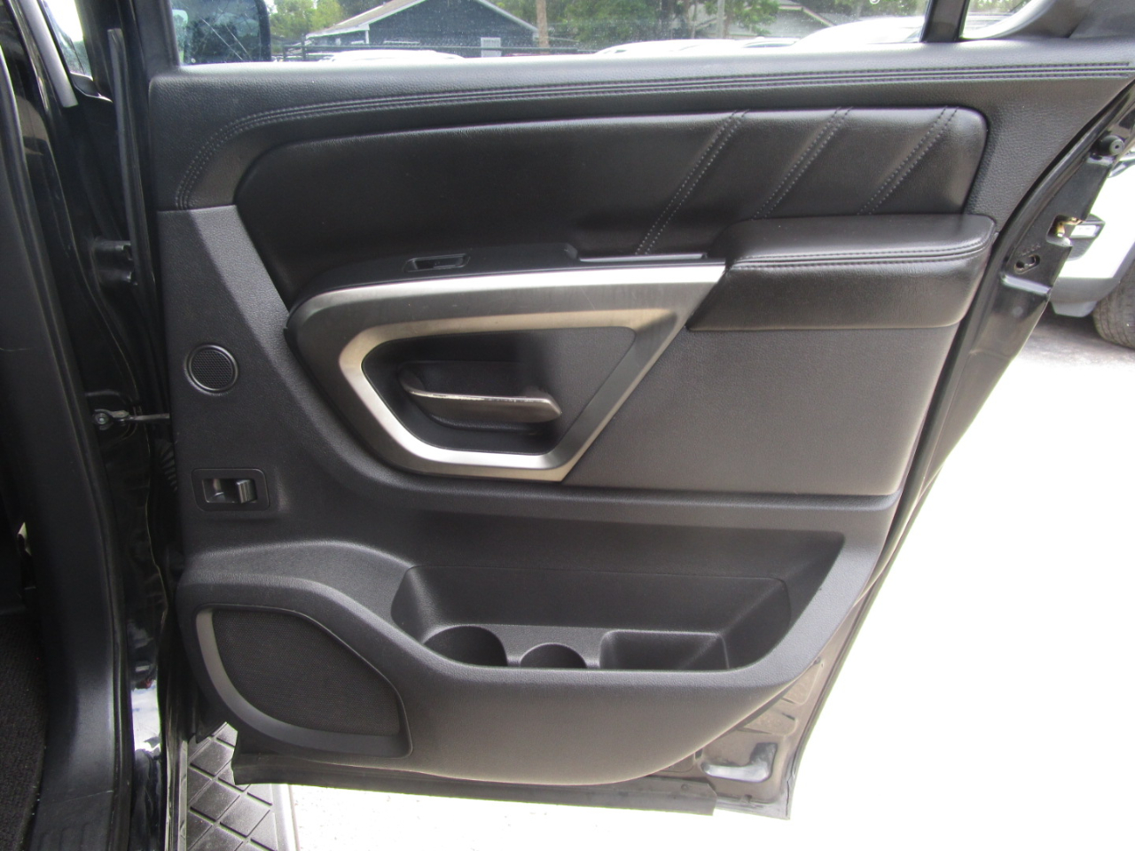 Nissan Armada SL 4WD 2015