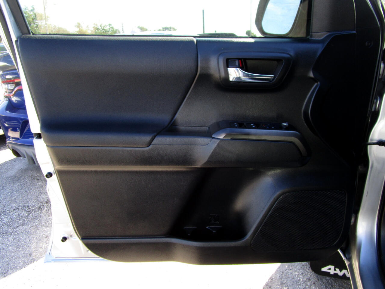 Toyota Tacoma SR5 Double Cab Long Bed V6 6AT 4WD 2017