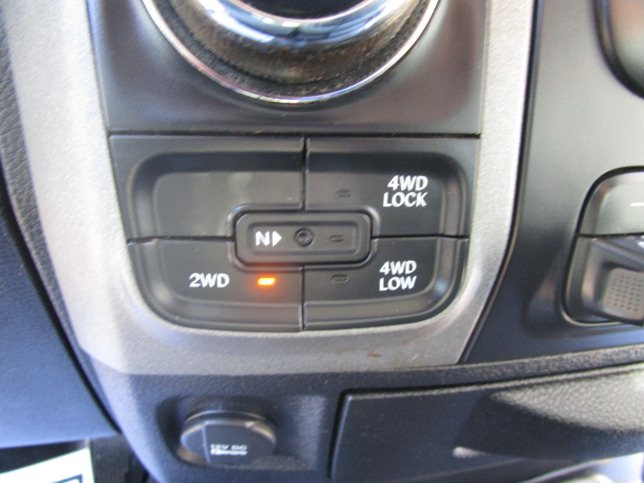 RAM 1500 Tradesman Crew Cab SWB 4WD 2016