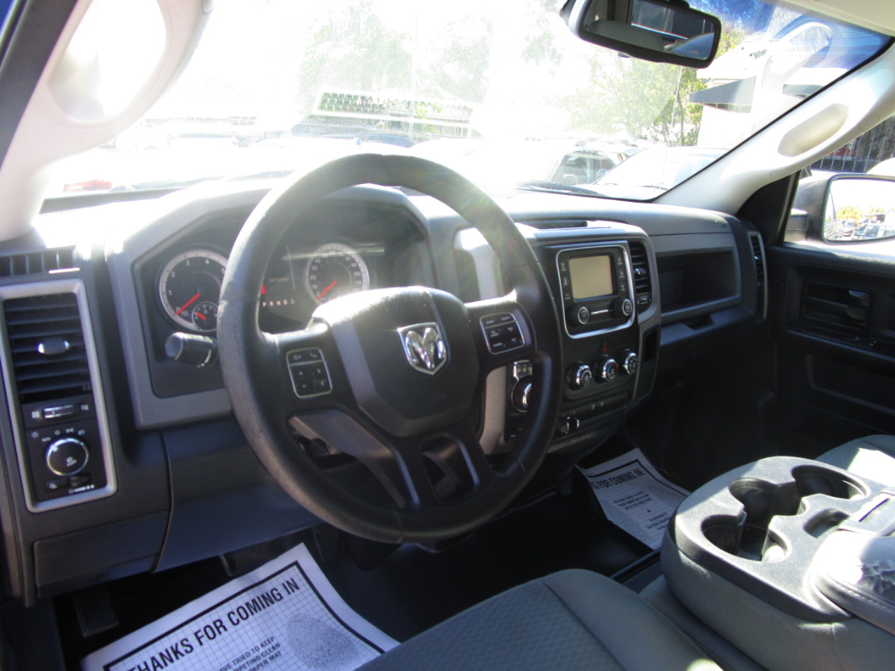 RAM 1500 Tradesman Crew Cab SWB 4WD 2016