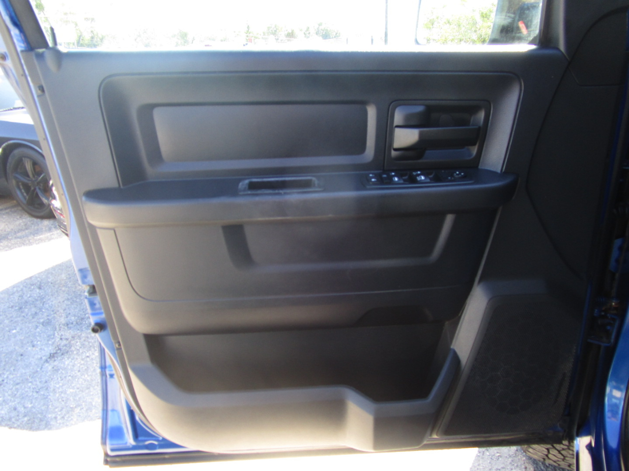 RAM 1500 Tradesman Crew Cab SWB 4WD 2016