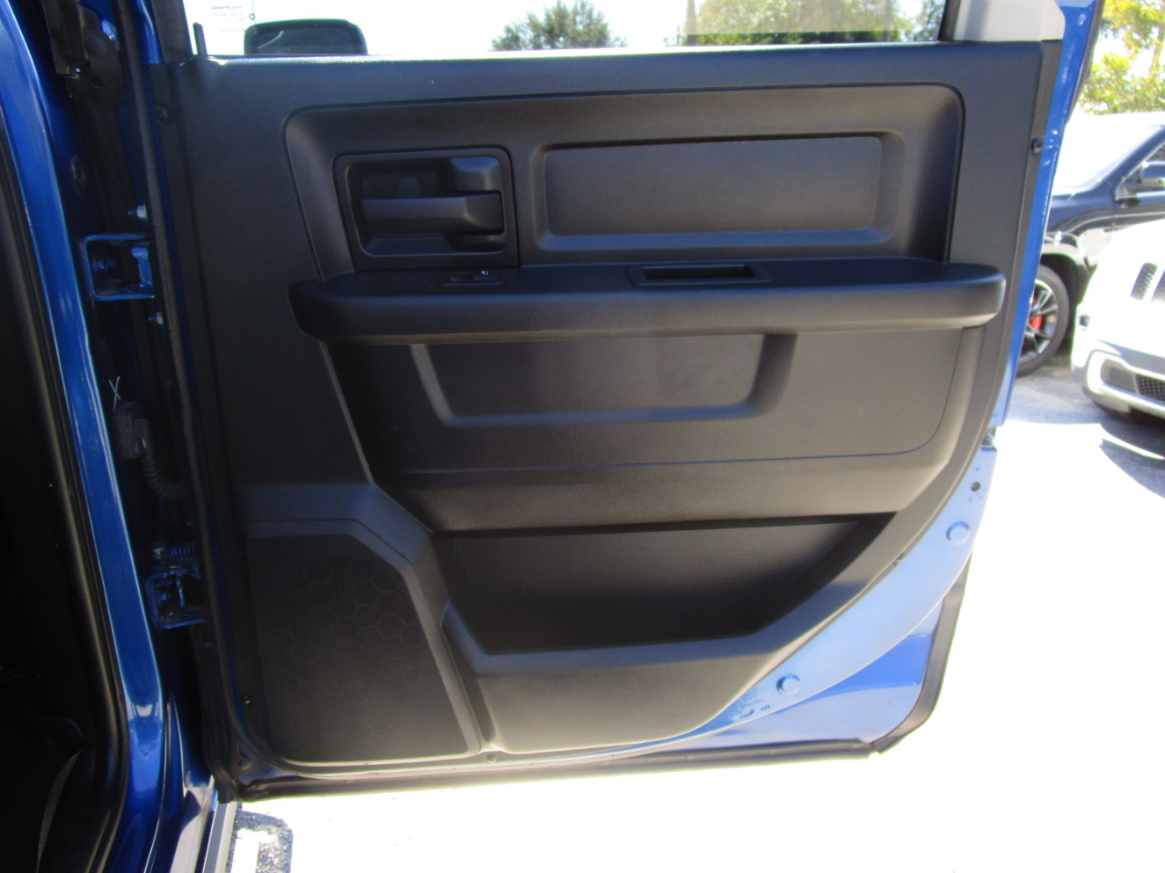 RAM 1500 Tradesman Crew Cab SWB 4WD 2016