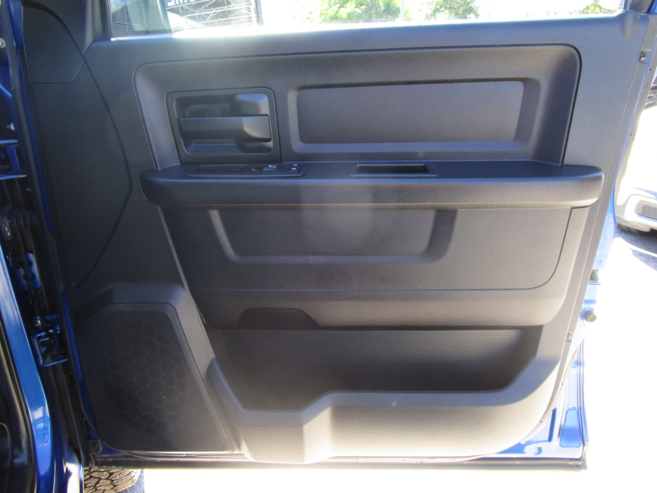 RAM 1500 Tradesman Crew Cab SWB 4WD 2016