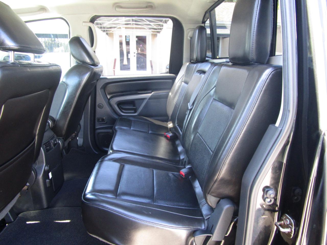 Nissan Titan SV Crew Cab 2WD 2015