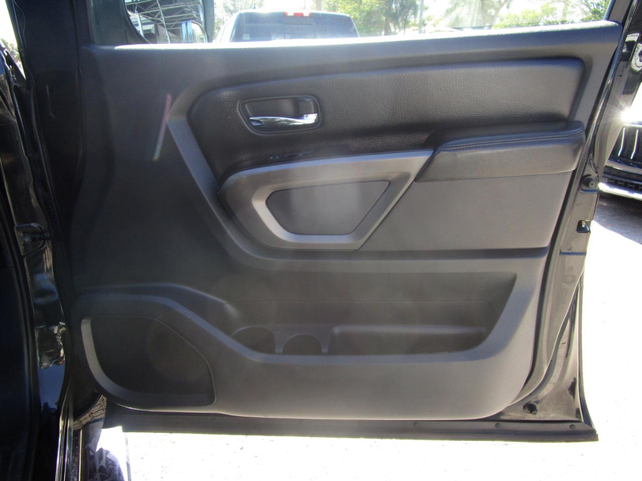 Nissan Titan SV Crew Cab 2WD 2015