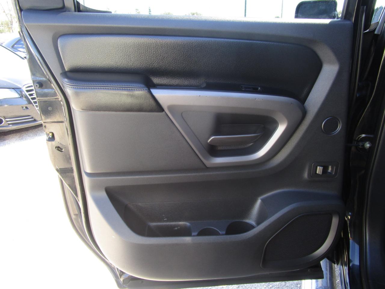 Nissan Titan SV Crew Cab 2WD 2015