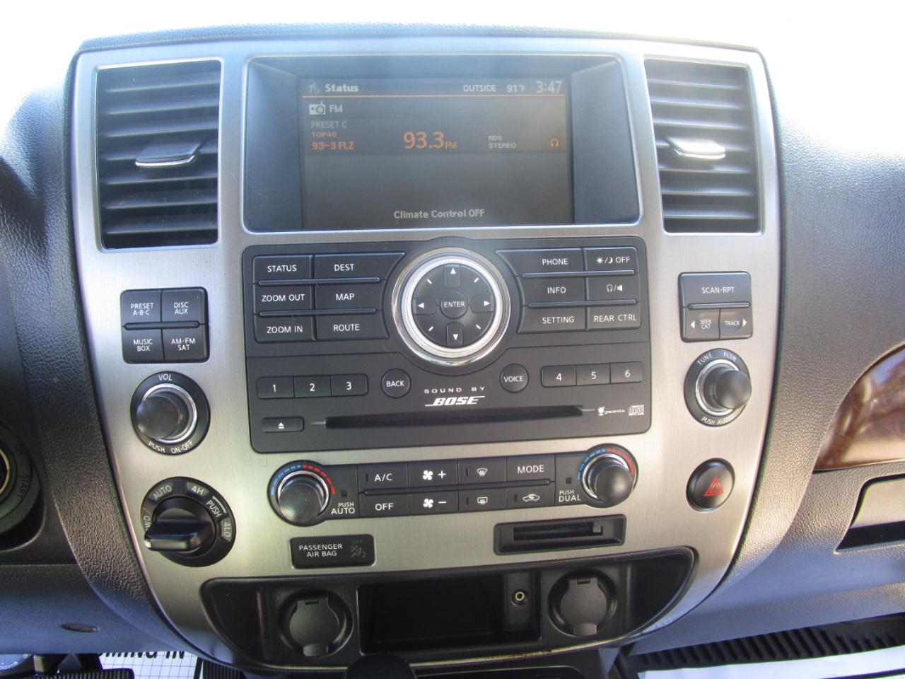 Nissan Armada Platinum 4WD 2012