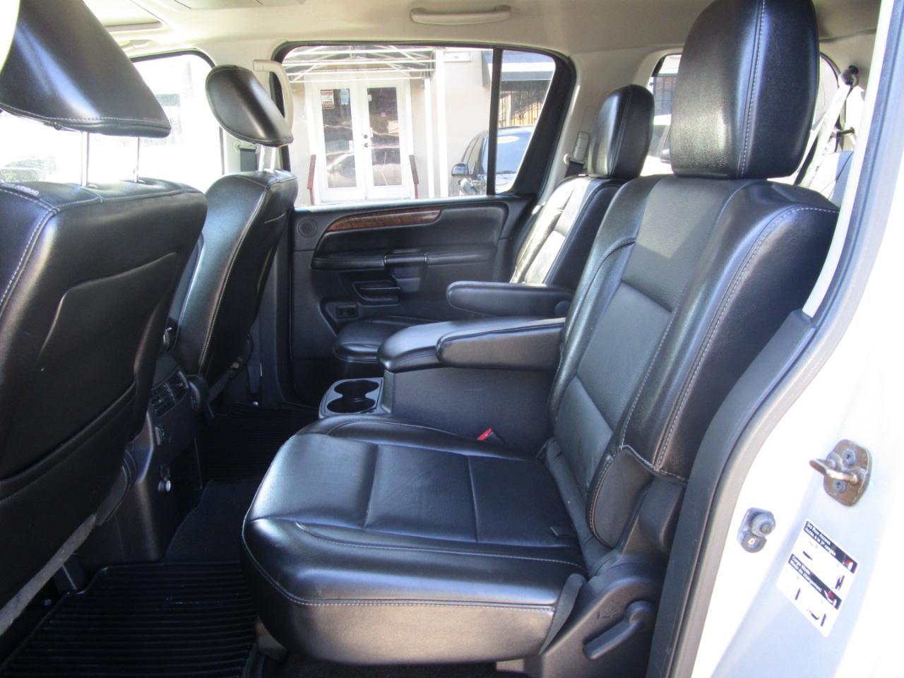 Nissan Armada Platinum 4WD 2012