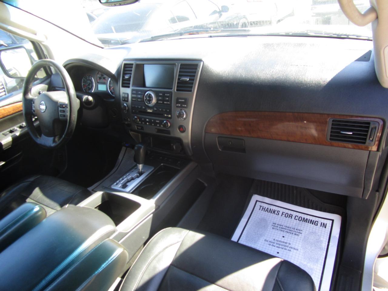 Nissan Armada Platinum 4WD 2012