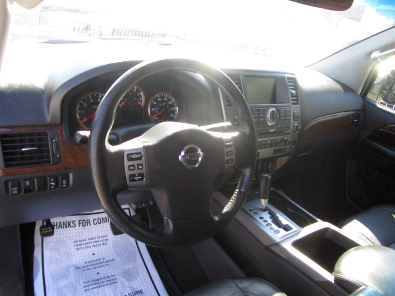 Nissan Armada Platinum 4WD 2012