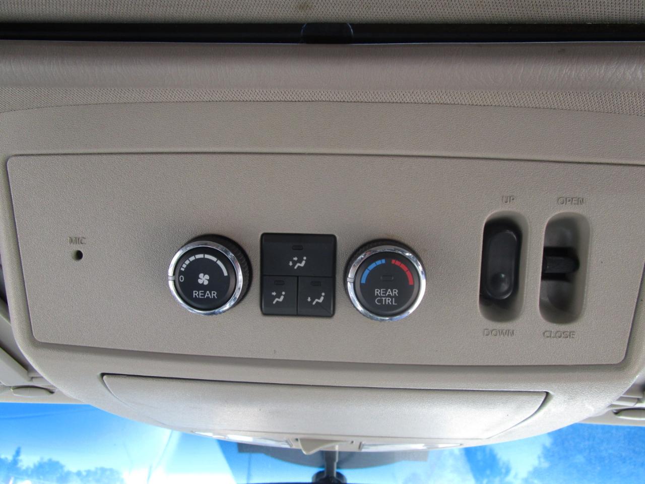 Nissan Armada Platinum 4WD 2012