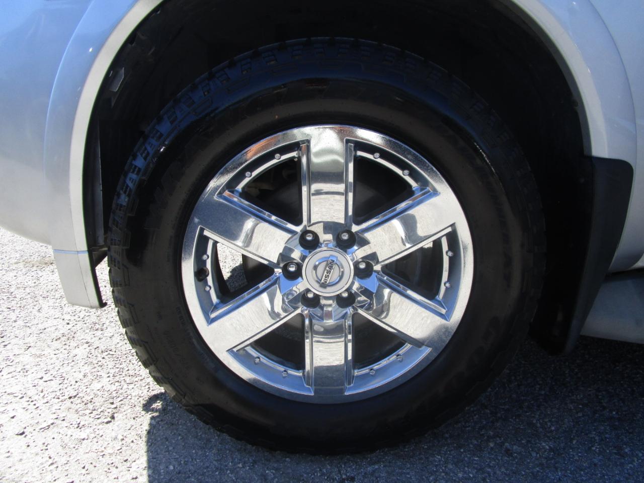 Nissan Armada Platinum 4WD 2012