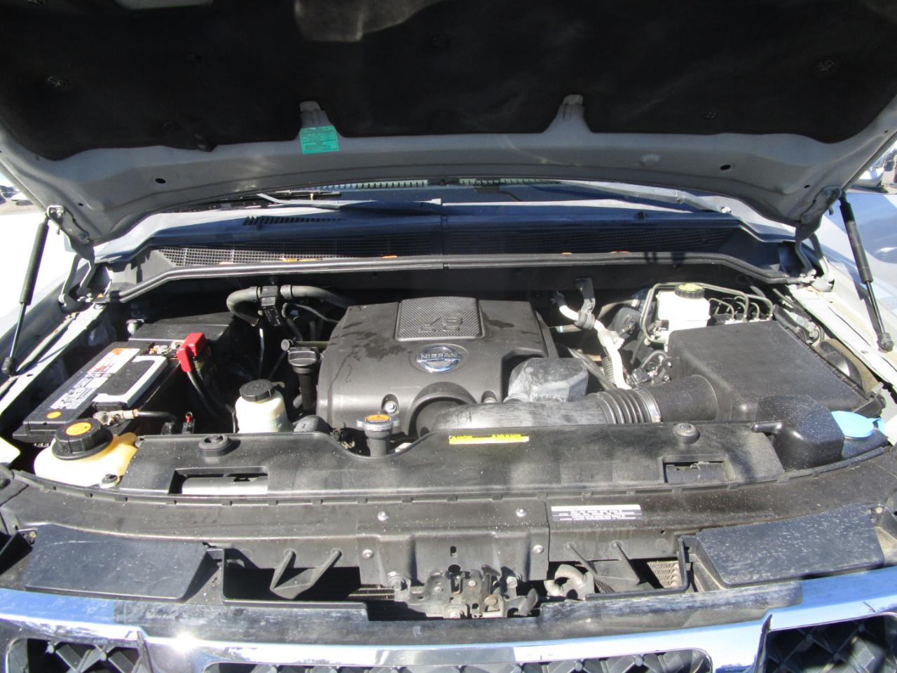 Nissan Armada Platinum 4WD 2012